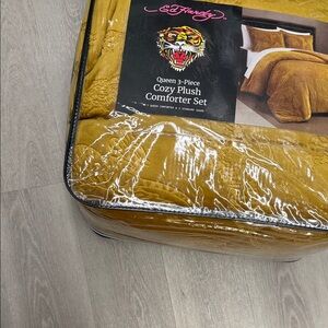 Ed Hardy Mustard Plush Comforter Set